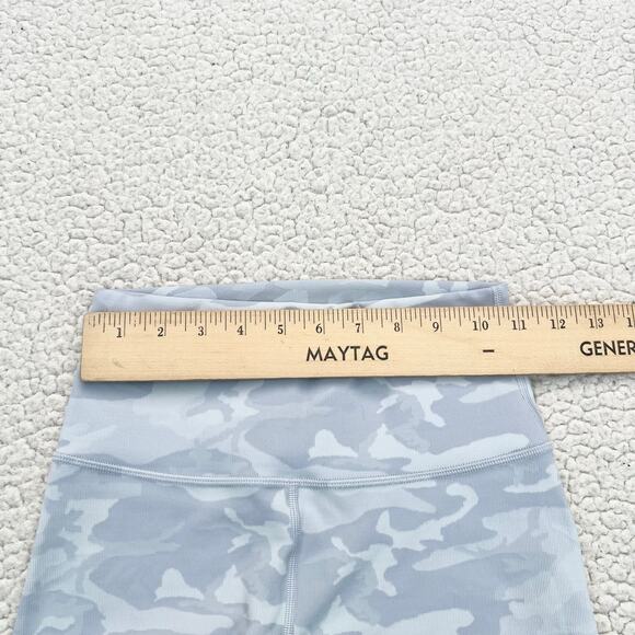 Lululemon Wunder Under Ribbed White Camo Shorts - Picture 3 of 4